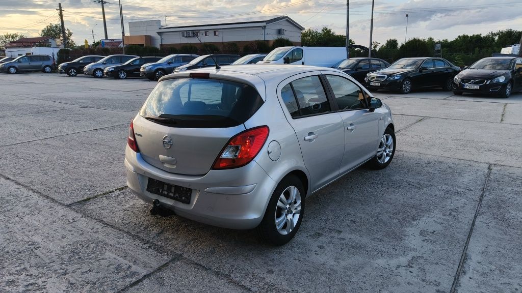 Opel corsa D facelift 2012 1.2 benzină