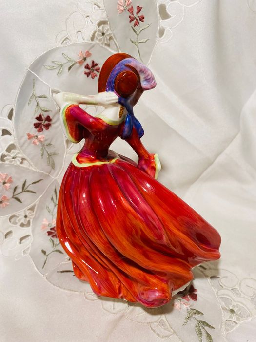 порцеланова статуетка