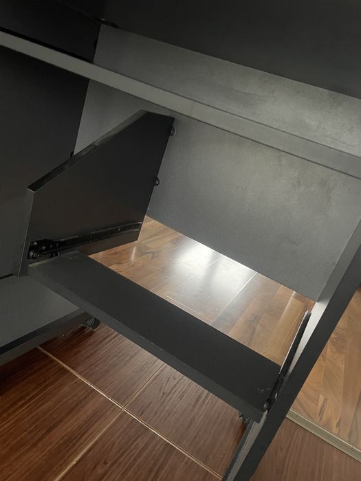 Birou gri cu negru - stare foarte bună