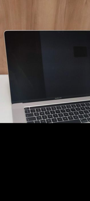 44 cicluri baterie - ca nou -Macbook Pro 16" 2019 Core i7 2.6Ghz, 16GB