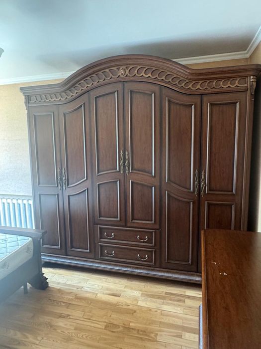 Продам спальный гарнитур