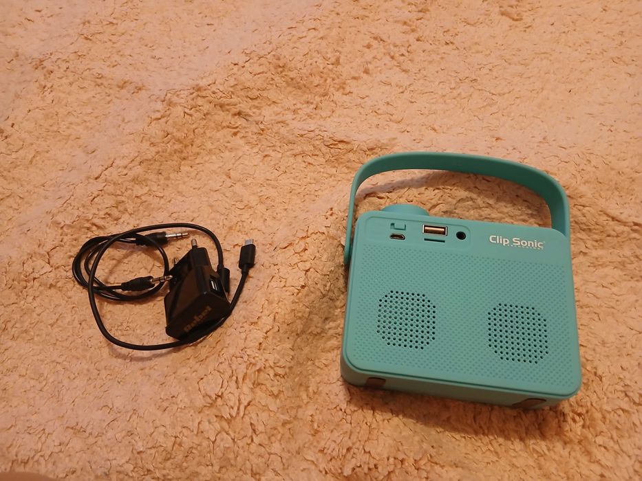 boxa portabila bluetooth memory stick USB si radio cu incarcator