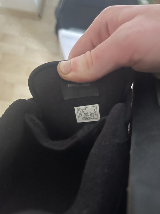 Чисто нови обувки на схема