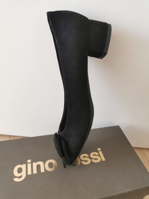 Нови велурени обувки 36 номер