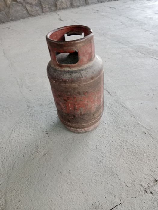 Маленький красный газовый балон