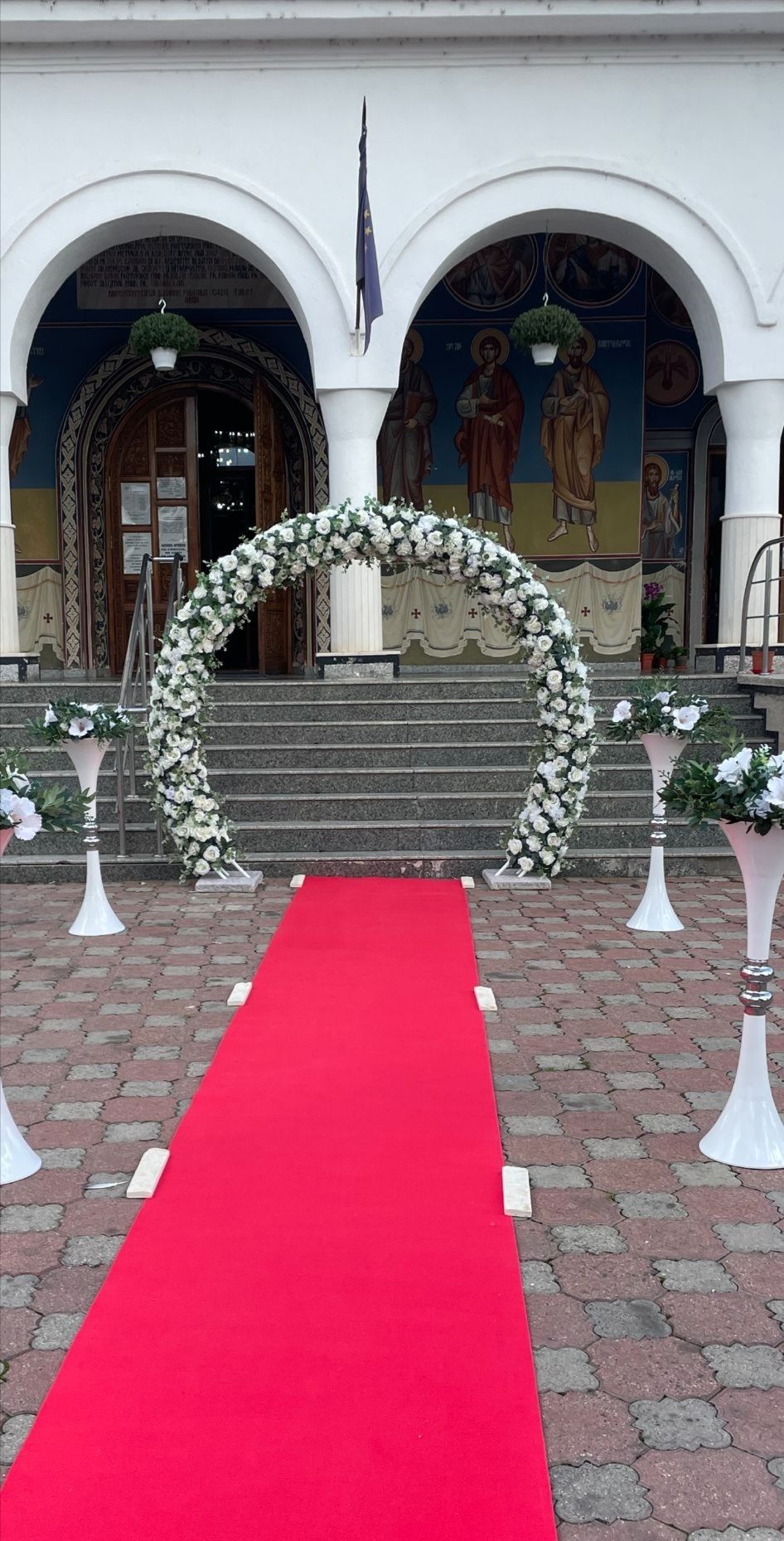 Se închiriază scaune și mese rotunde