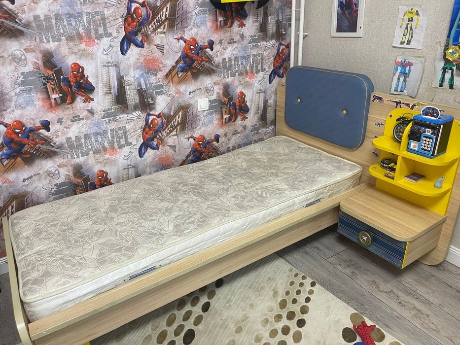 Односпальная кровать с ортопедическим матрасом