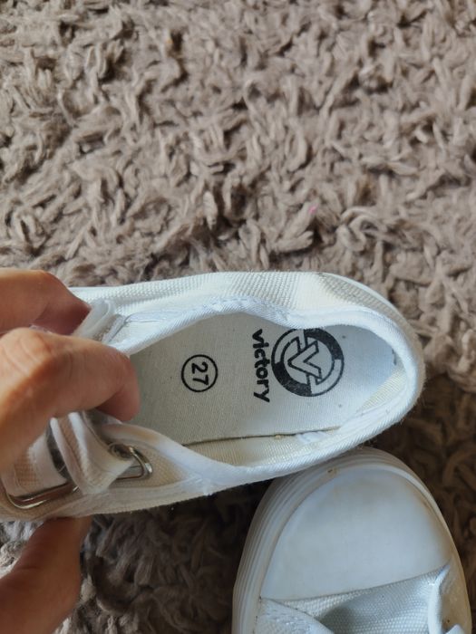 Детски спортни обувки