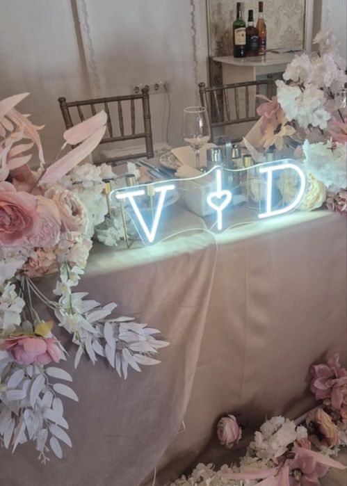 Litere luminoase V&D