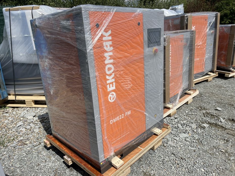 Compresor aer cu surub 22kw/30hp EKOMAK inverter / Magneti Permanenti