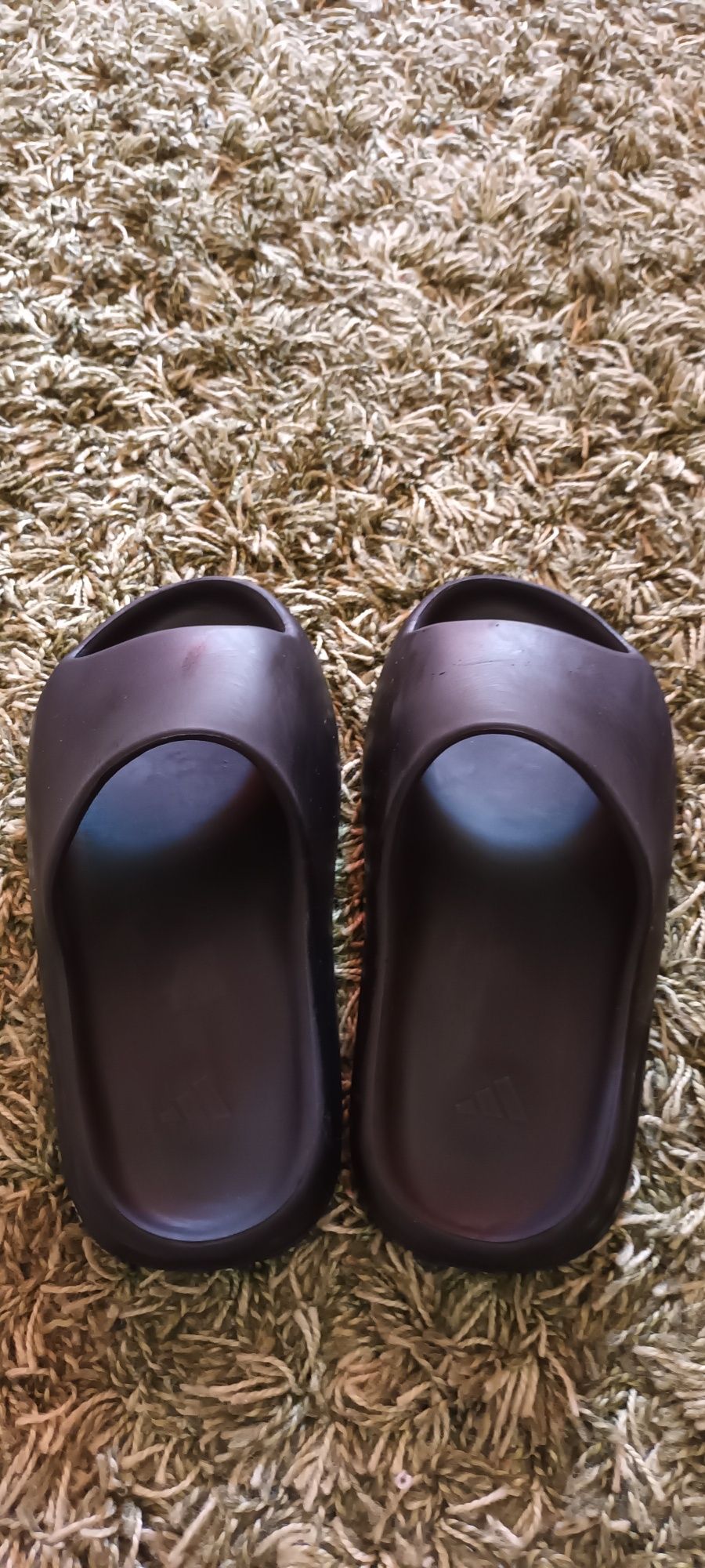 Vând yeezy slides,mărimea 38