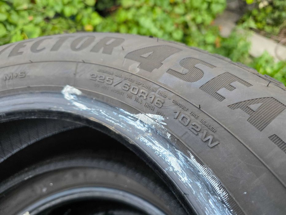 2бр Всесезонни гуми 225 60 16 - Goodyear