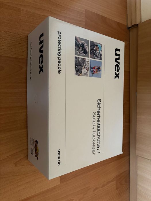 Високи работни обувки UVEX S3