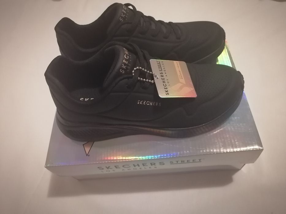 Нови дамски черни маратонки Skechers без връзки. Мемори пяна размер 36