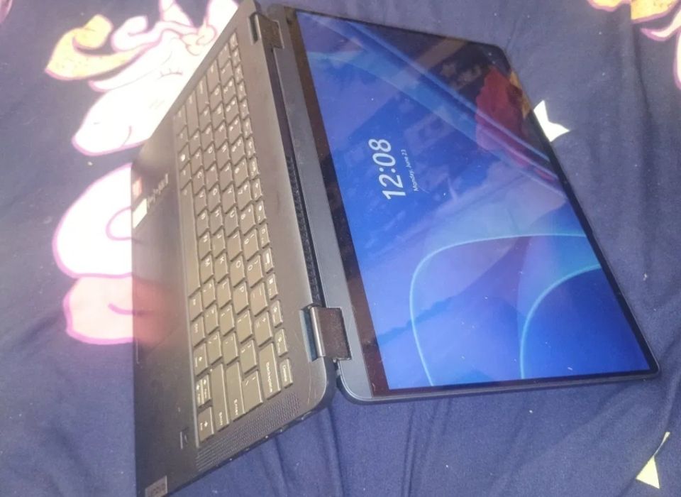 Lenovo IdeaPad Flex 5 14ABR8 - Type 82XX in garanție