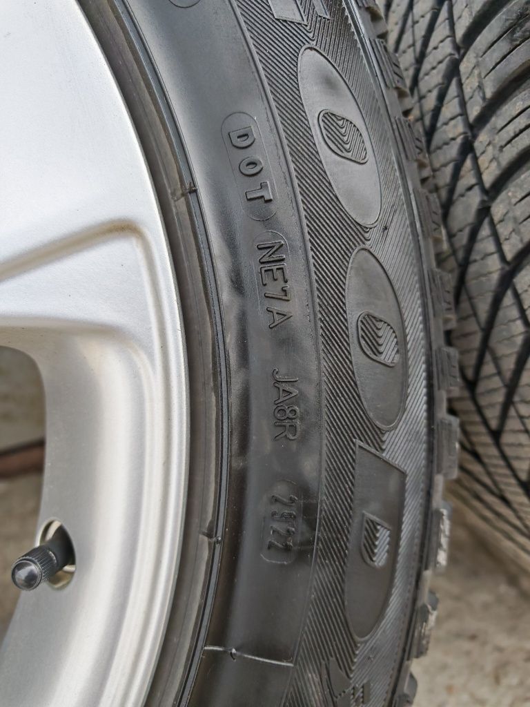 235 55 17 Goodyear всезезонни