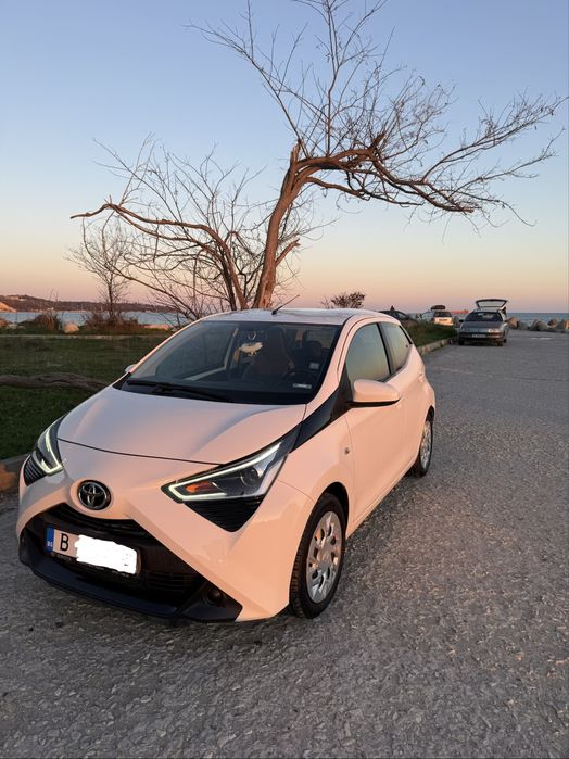 Продавам Тойота Айго / Toyota Aygo / 17к км Navi и камера за задно виж