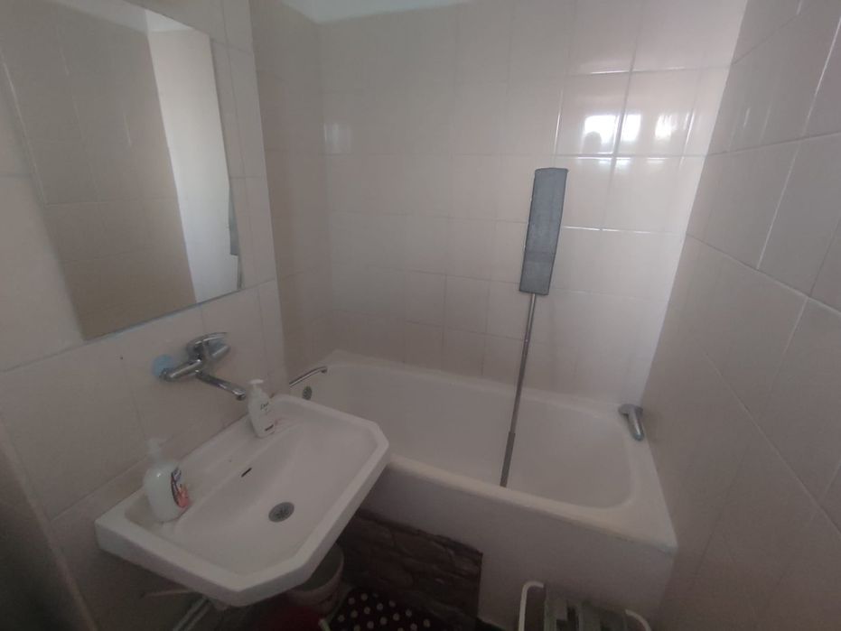 De inchiriat apartament o camera