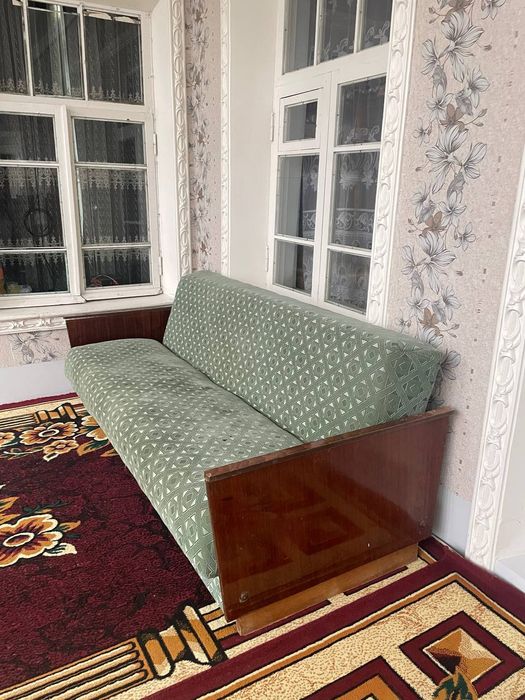 Румынский диван раскладной в хорошем состоянии