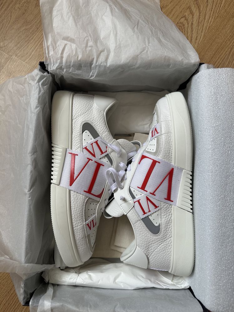 Sneakers Valentino 42