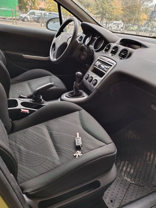 Peugeot 308 1,4 benzină stare excelentă