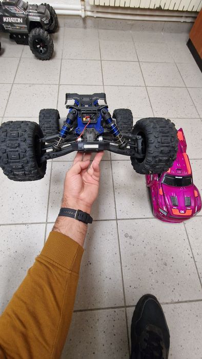 Traxxas SLEDGE 4×4 1/8 / schimb cu telefon