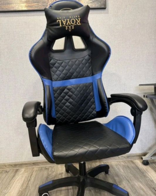 Игровой стул б/у в хорошем состоянии без косяков