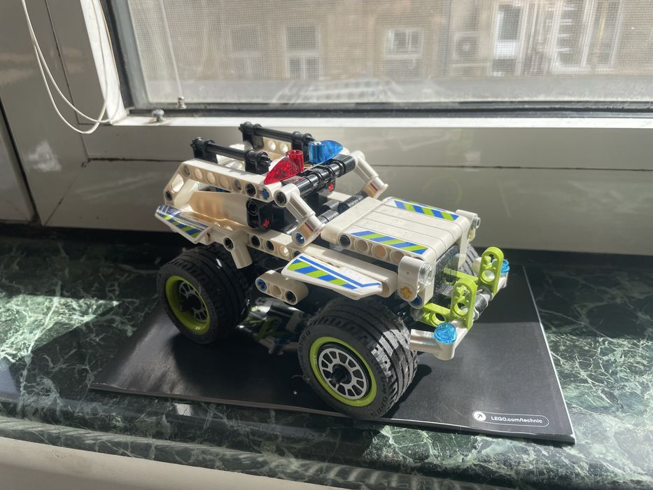 Lego technic полицейска кола- 42047
