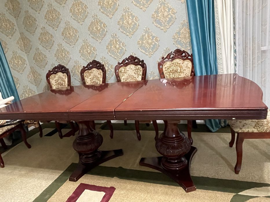 Продаем стол деревянный