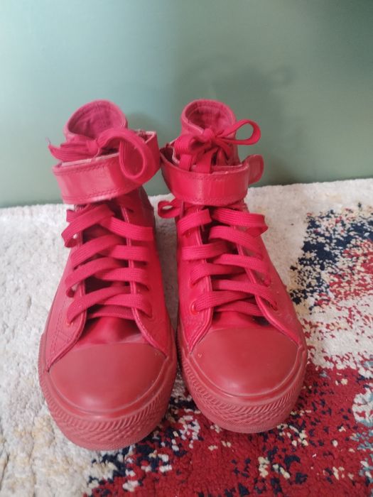 Дамски червени кецове