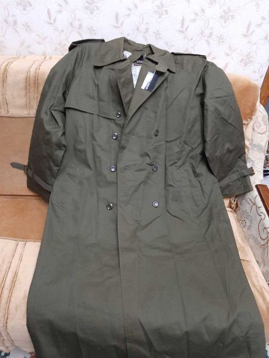 Продаётся новый мужской плащ