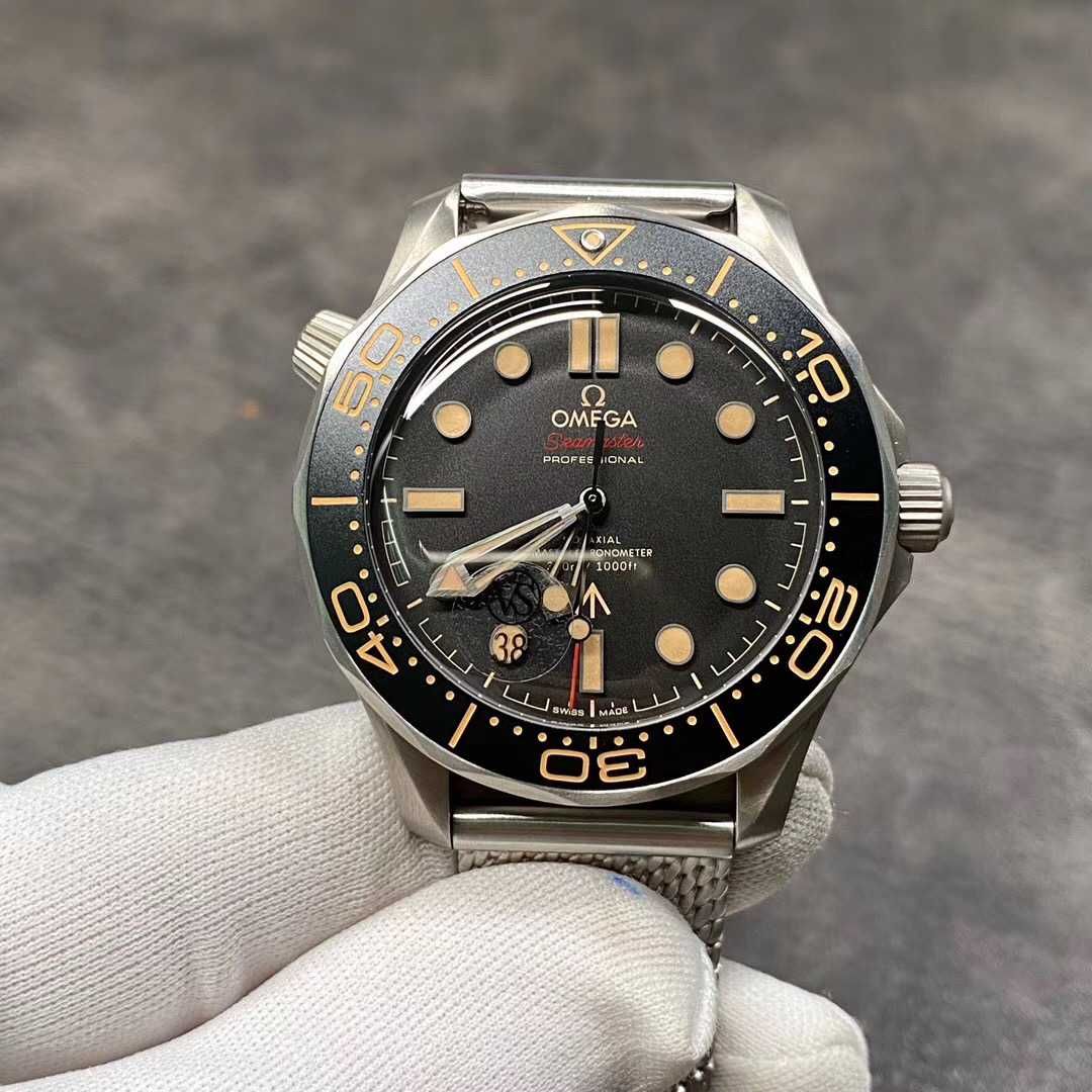 omega seamaster 007 diver 300m титан