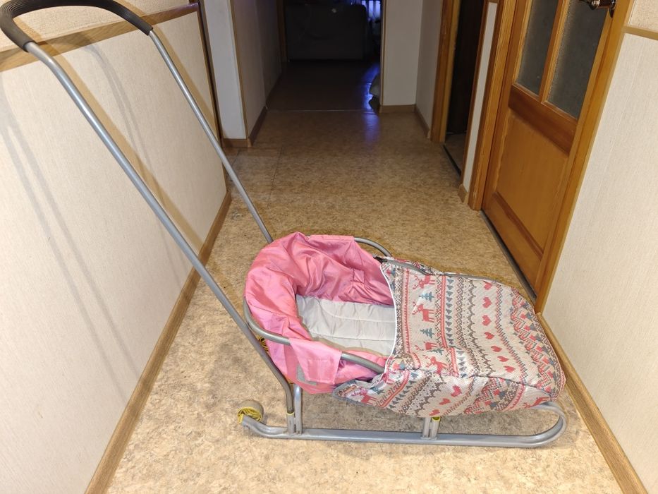 Санки с колесиками и теплым чехлом