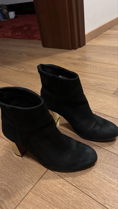 Botine negre din piele intoarsa