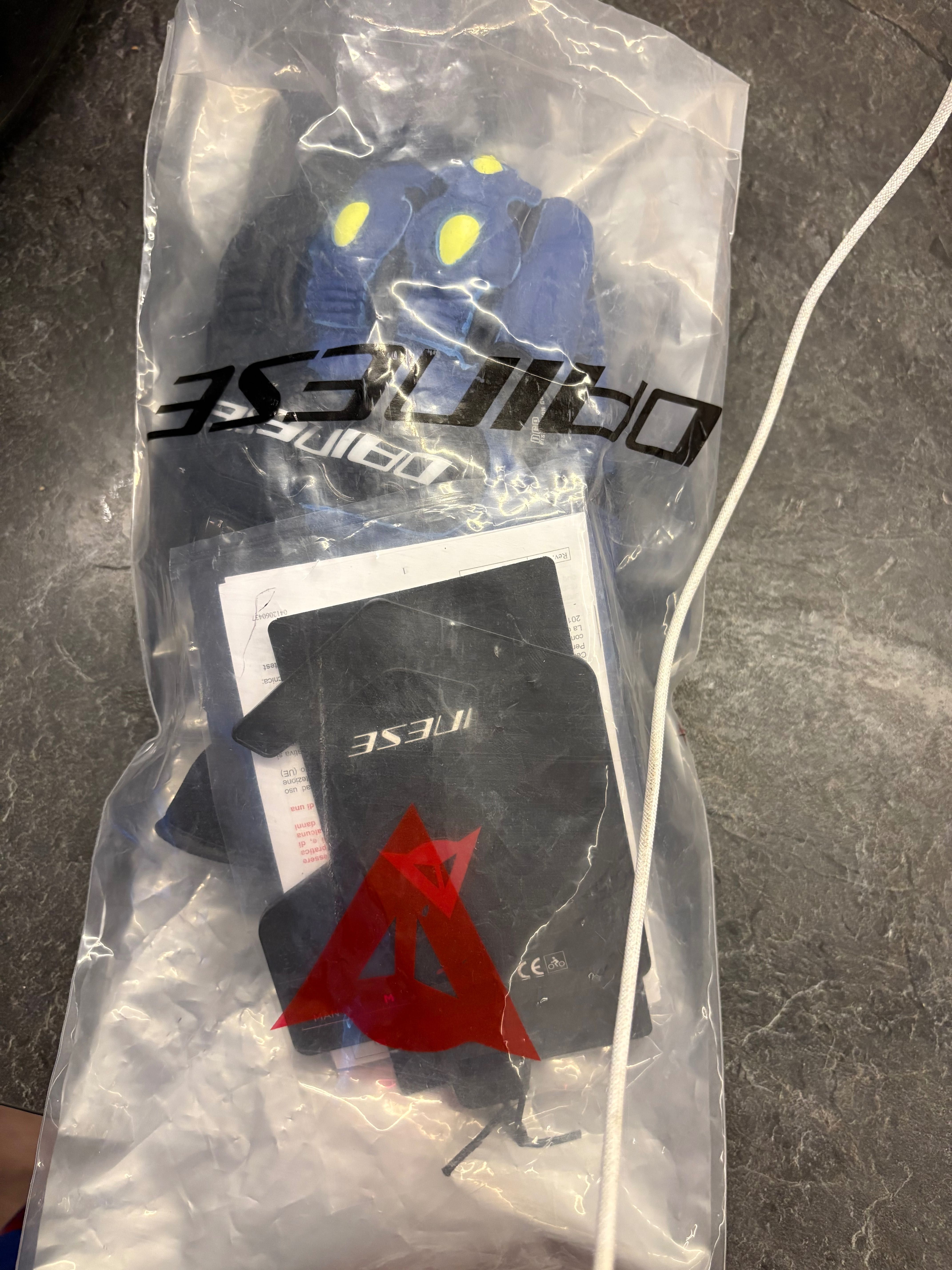 Dainese carbon 4