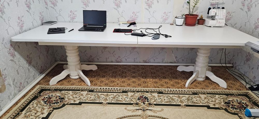 Продается стол деревянный