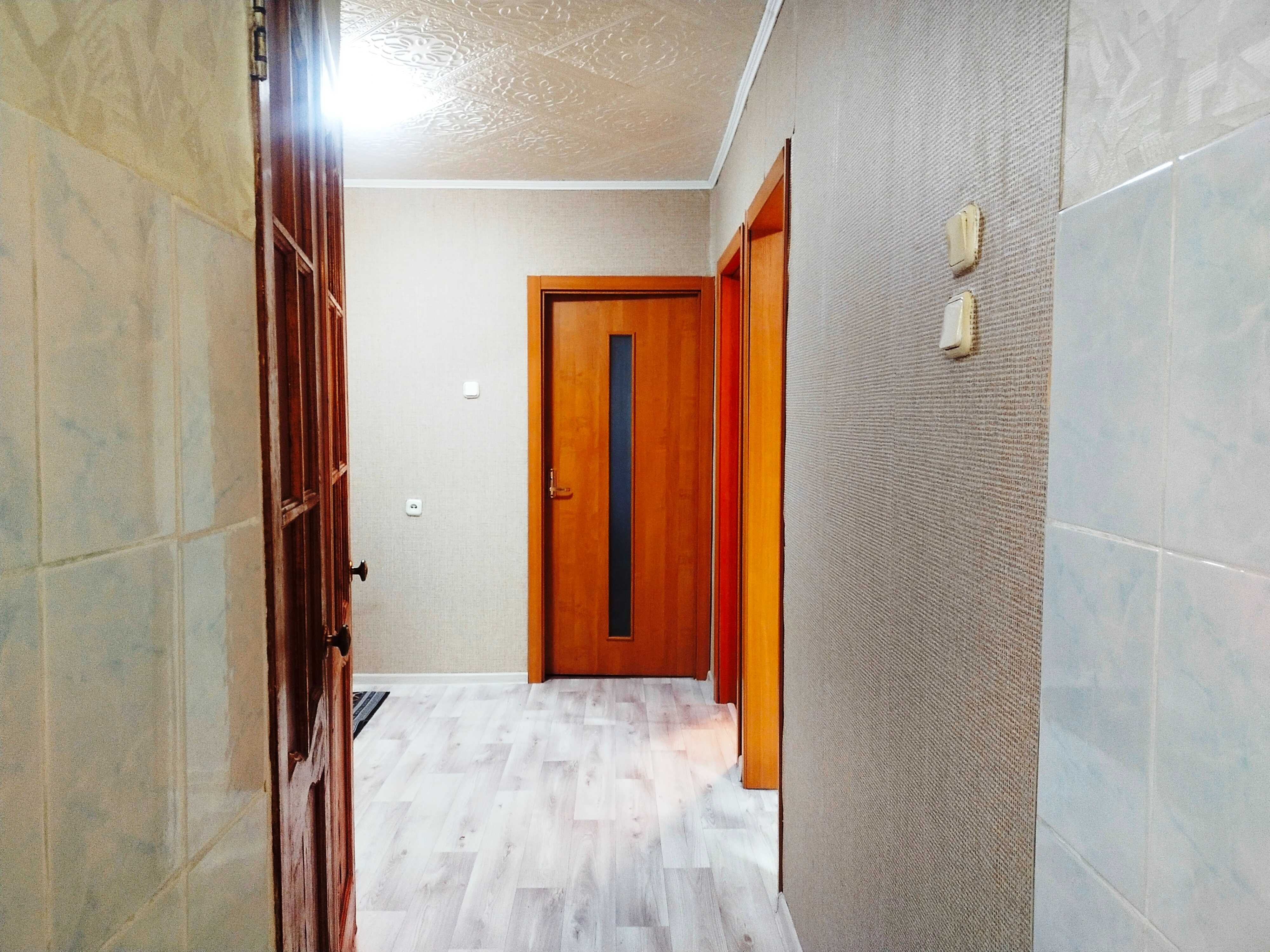 ! Продаю 3-ех комнатную квартиру в 23 микрорайоне, Пришахтинск.
