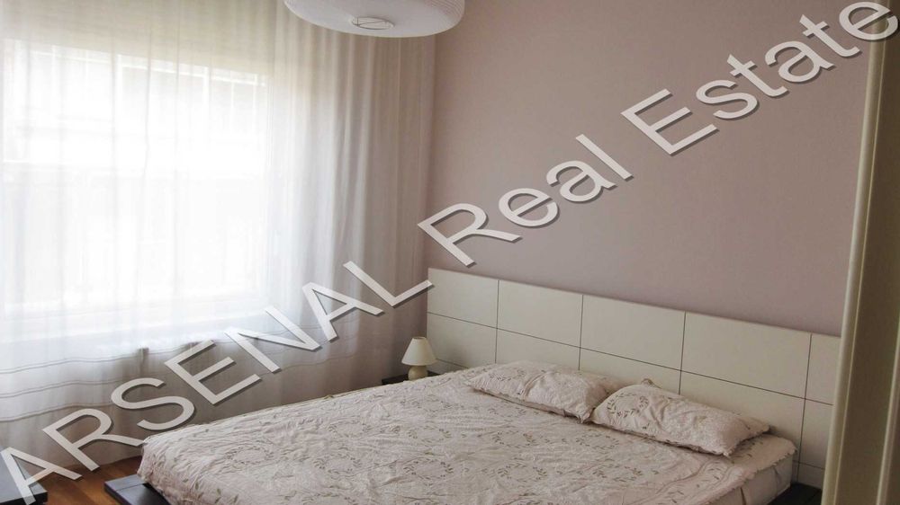 Тристаен апартамент под наем, Център