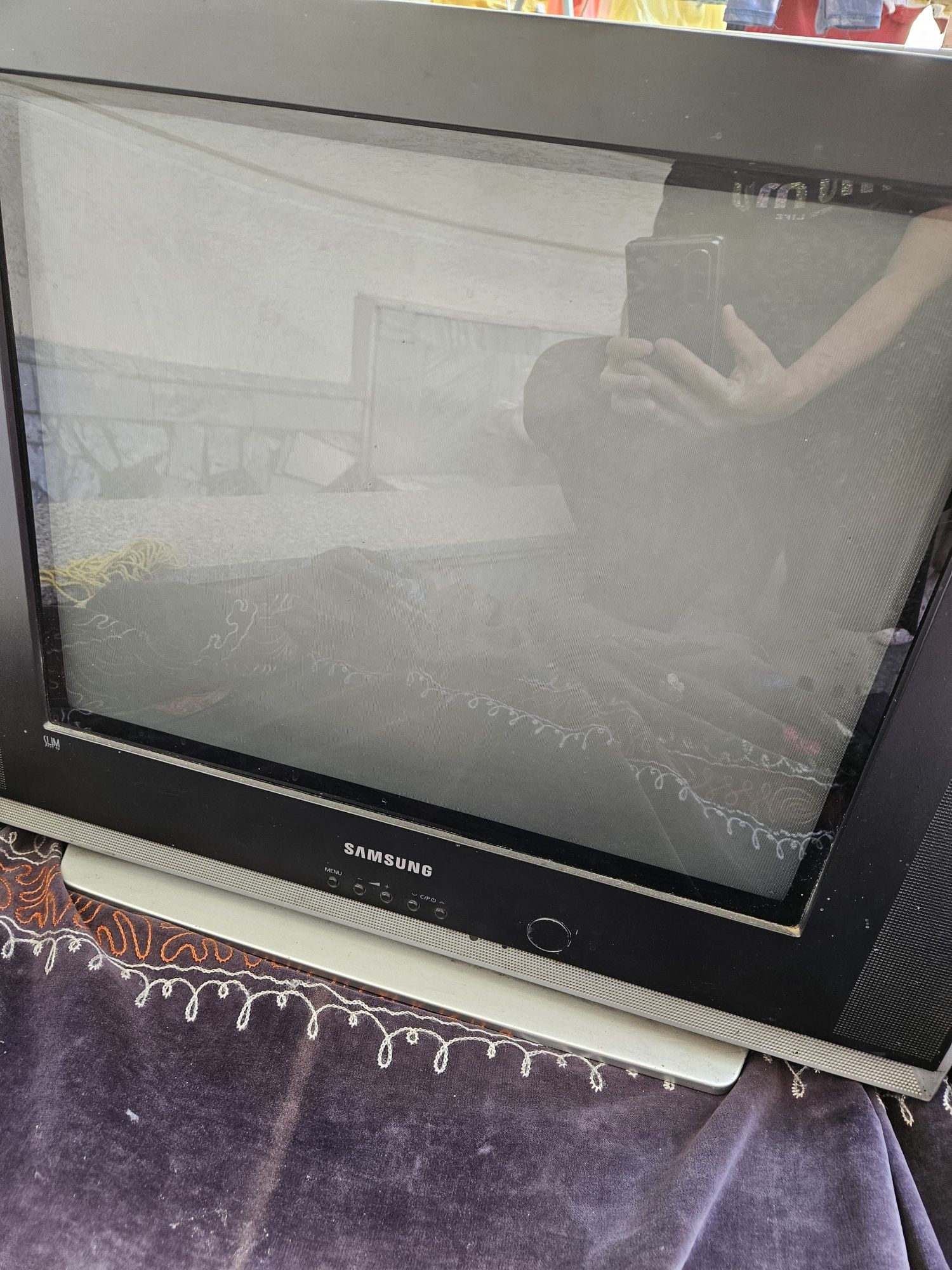 Телевизор SAMSUNG.