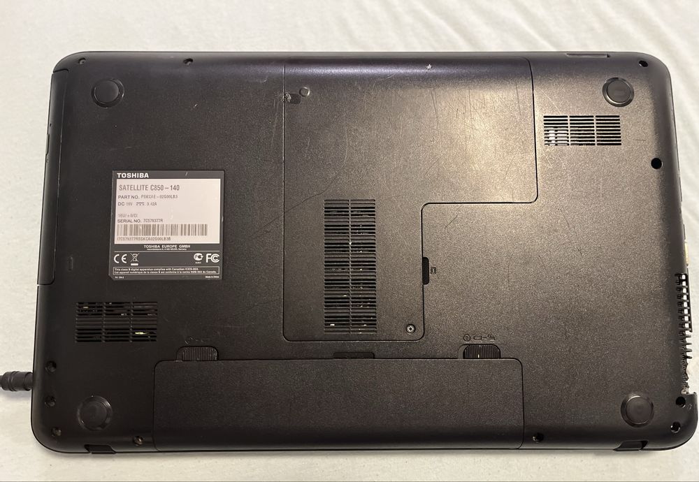 Лаптоп Toshiba Satellite C850-140