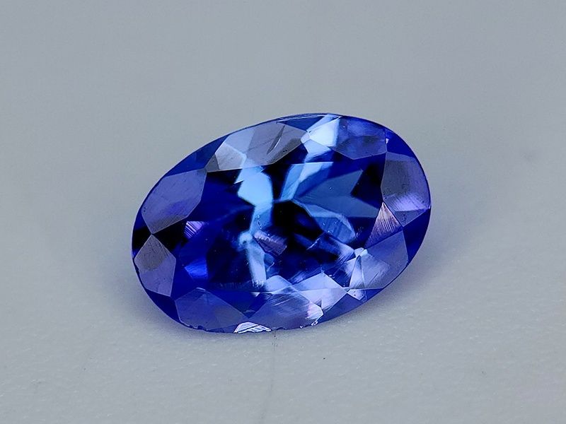 Танзанит синьо лилав овал