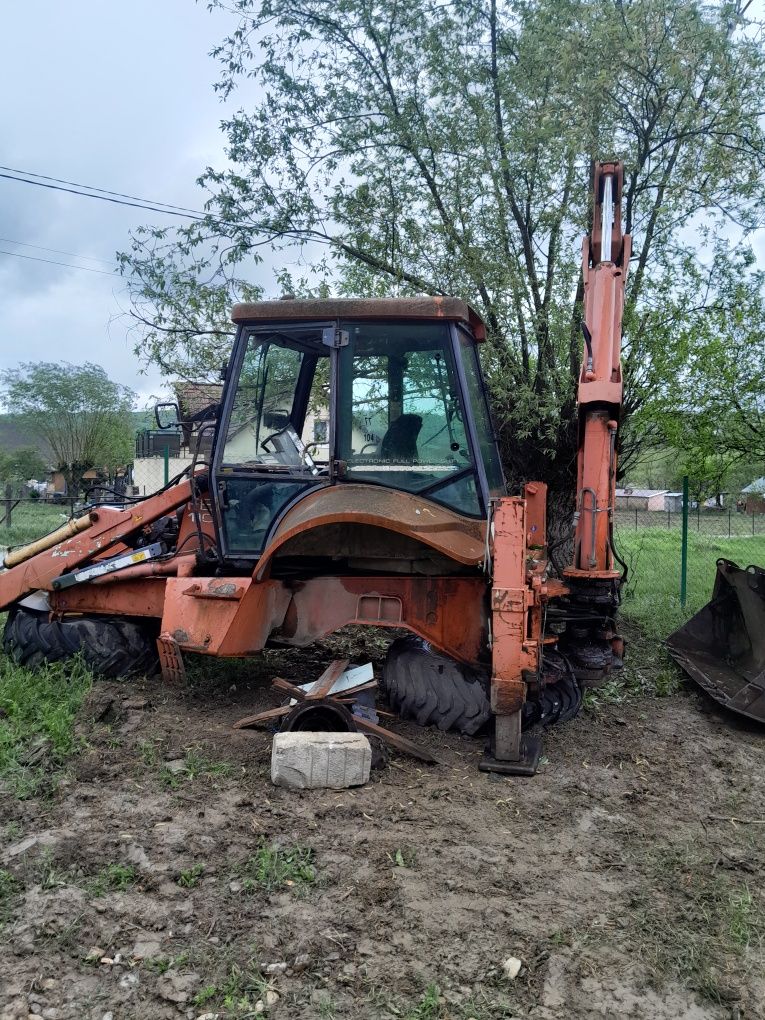 Dezmembrez buldoexcavator Fiat Hitachi New holand fb 110 motor nev hol