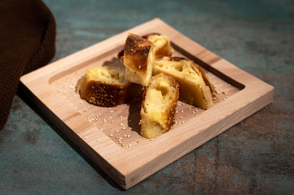 Placinta cu branza sarata, branza dulce, vărzar sau mere