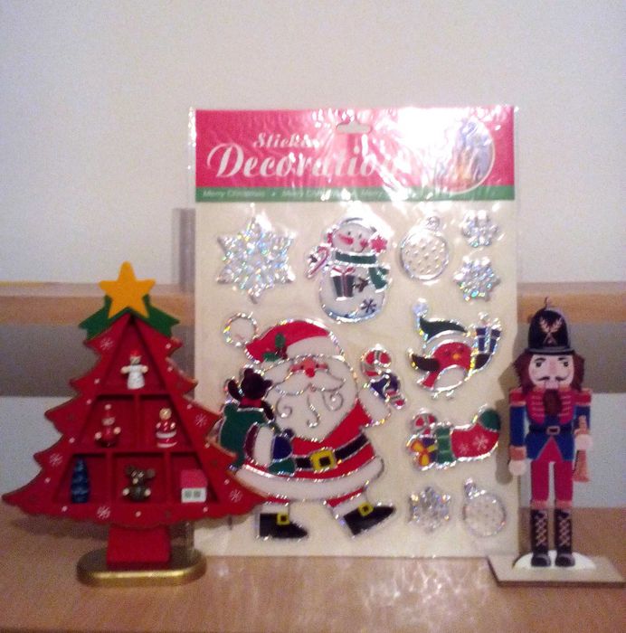 Декоративна дървена коледна елха + коледен артикул + коледни стикери