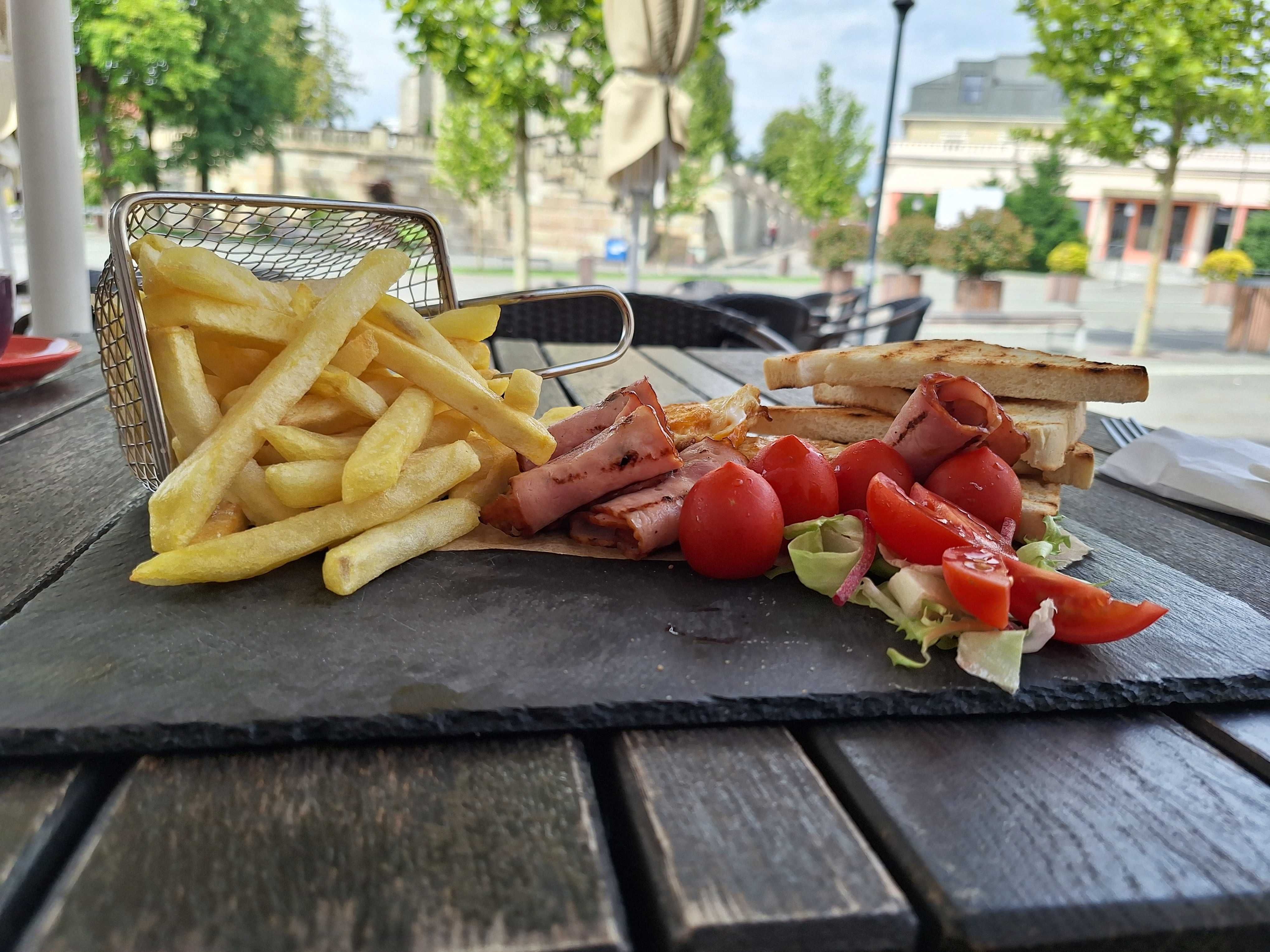 Vand afacere cofetărie/cafenea/bistro!!!