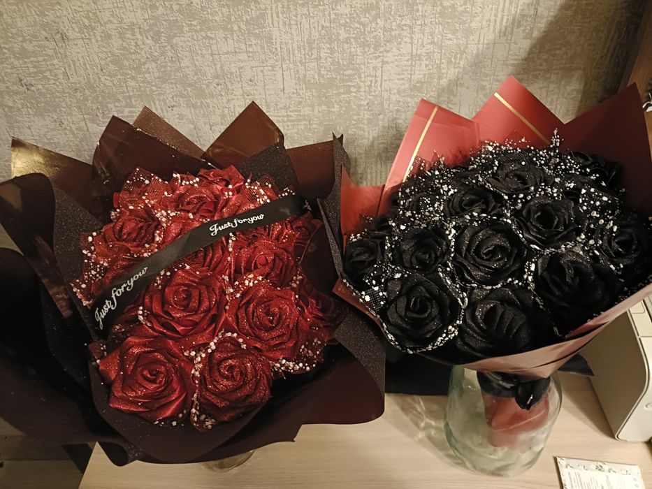 Букеты красивых роз из атласа