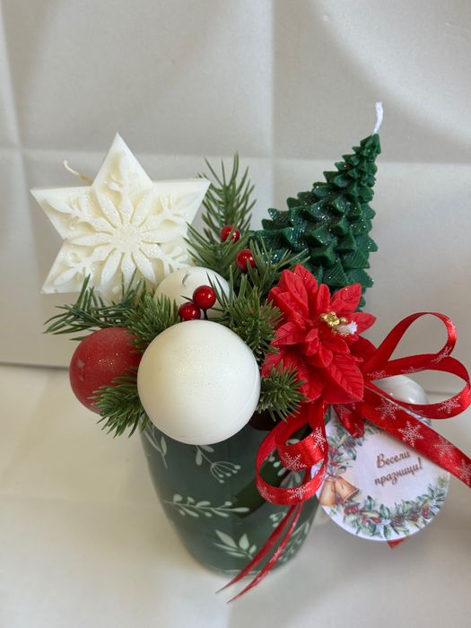 Коледна аранжировка са ароматни соеви свещи