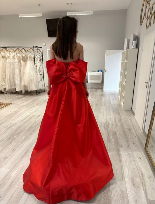 Червена бална рокля на Terani Couture