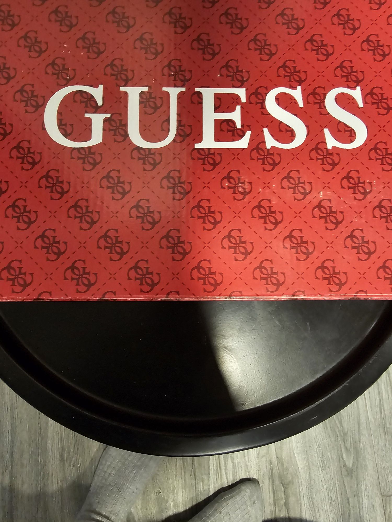 Pantofi noi Guess