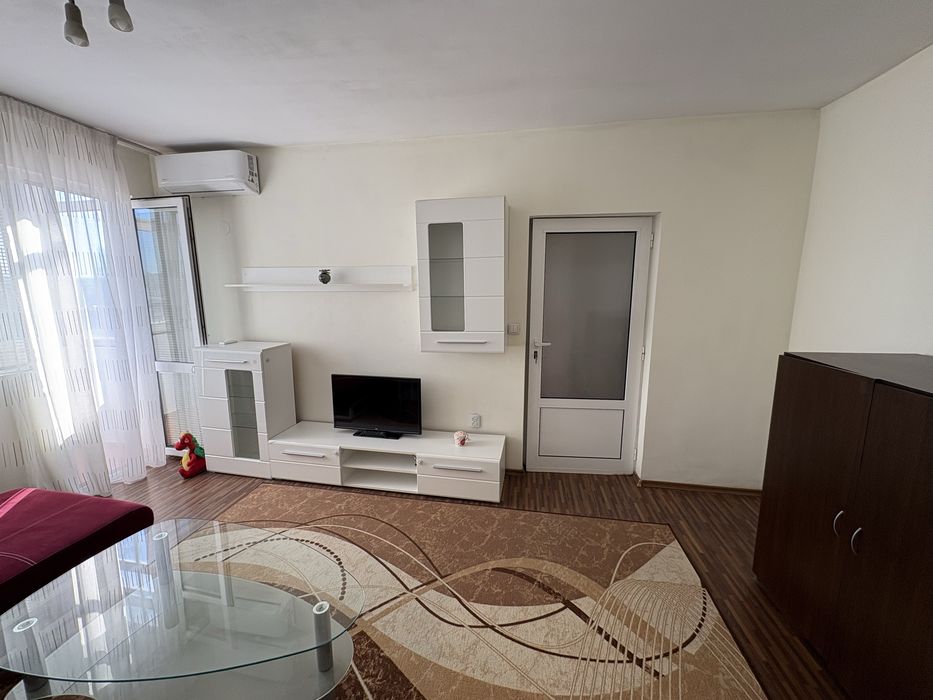 Дава се под наем Двустаен апартамент в София, Гоце Делчев - 70 кв.м за 550.8 € - Снимка #1